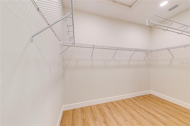 Building Photo - 233 N Pine Ave