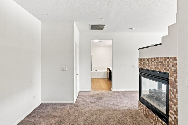 Building Photo - Lovely Northwest Gated Community Home