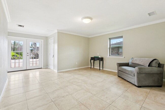 Building Photo - 2544 Cedarlawn Dr