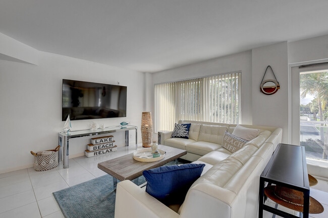 Building Photo - 2066 N Ocean Blvd