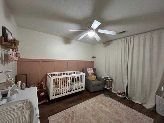 Building Photo - Bradley Point Residence for Rent - 4 Bedroom/2.5 Bath