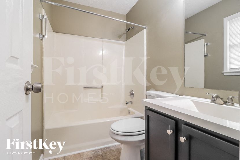 Building Photo - 276 Hollyberry Dr