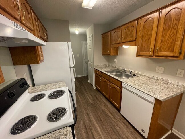 Building Photo - COMING SOON !Beautiful town house in Colli...