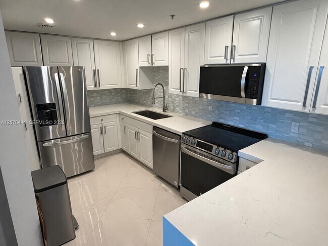 Building Photo - 1627 SW 37th Ave