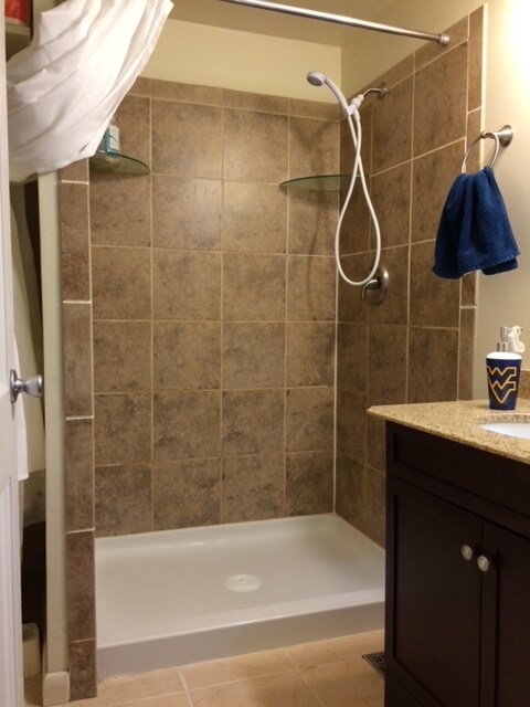 Bathroom (Main floor) - 922 Cayton St