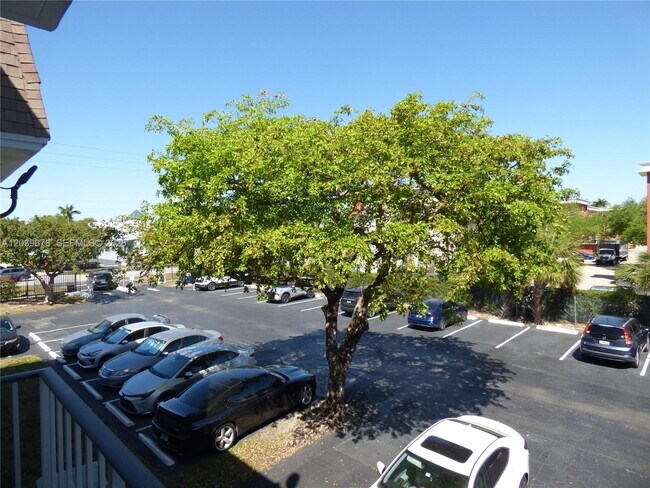 Building Photo - 9631 SW 77th Ave