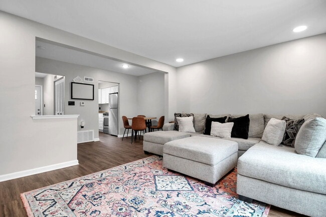 Building Photo - 1226 Woodbrook Cir W