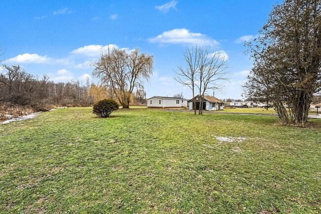 Building Photo - 4639 N Vickeryville Rd