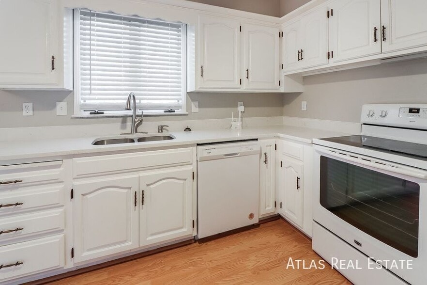 Building Photo - 16644 W 146th Terrace