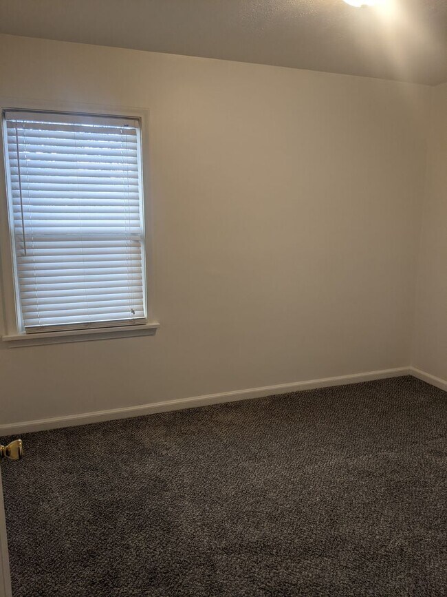Building Photo - 2 Weeks Rent Free – Spacious 3 Bed / 2 Bath Ogden Home with Finished Basement
