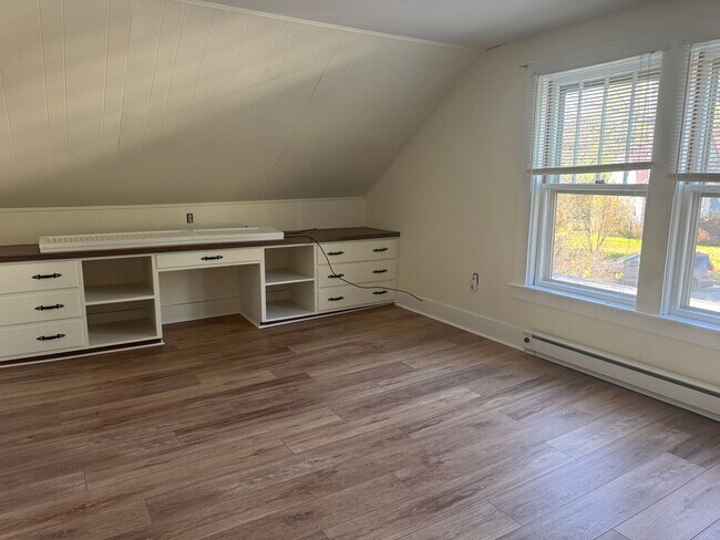 Building Photo - 3 Bedroom home in Lebanon