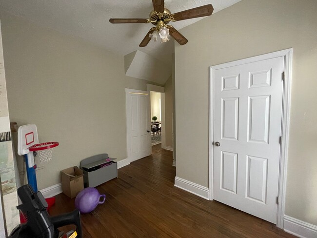 Building Photo - Downtown Crawfordsville Home