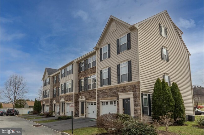 Building Photo - 1644 Oakridge Ln