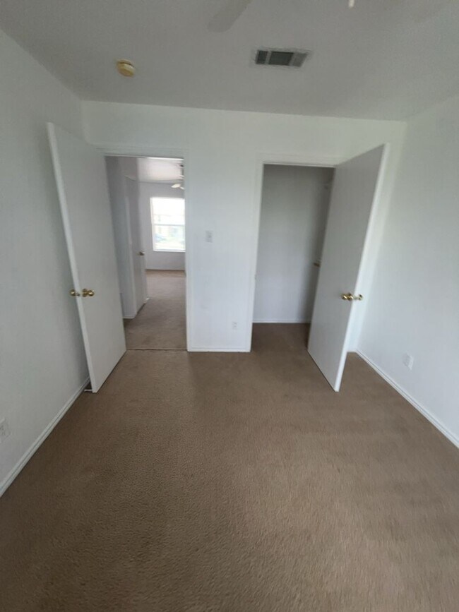 Building Photo - AVAILABLE NOW! Pets Allowed!