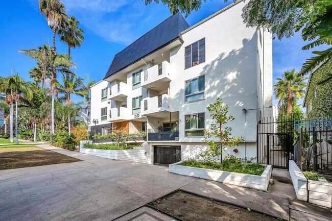 Primary Photo - North of Sunset, Large 1 bed unit