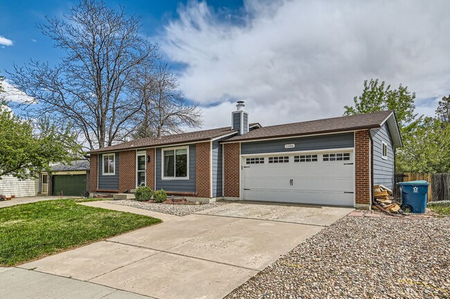 Building Photo - 4 Bedroom 2 Bath House In Louisville! Avai...