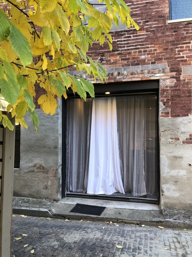 Building Photo - 1429 Elm St