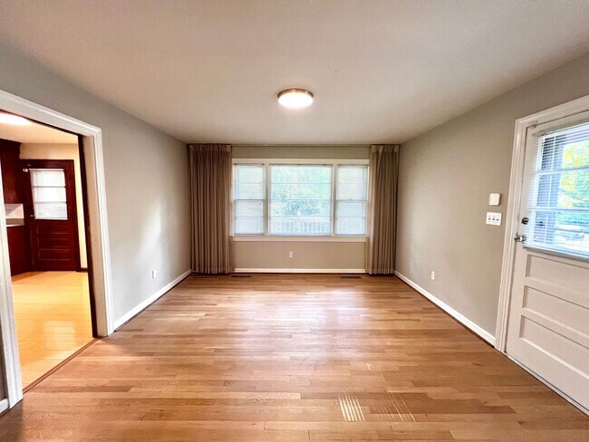 Building Photo - STUNNING home with fully finished BASEMENT!!!