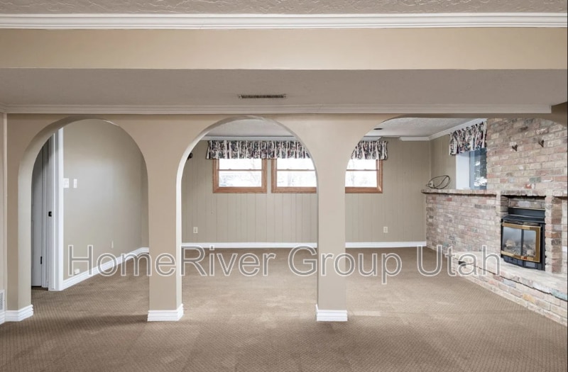 Building Photo - 2699 Grandview Dr