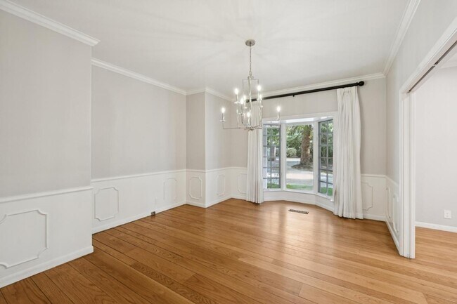 Building Photo - 216 Valparaiso Ave