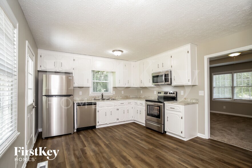 Building Photo - 127 McWhirter Pl