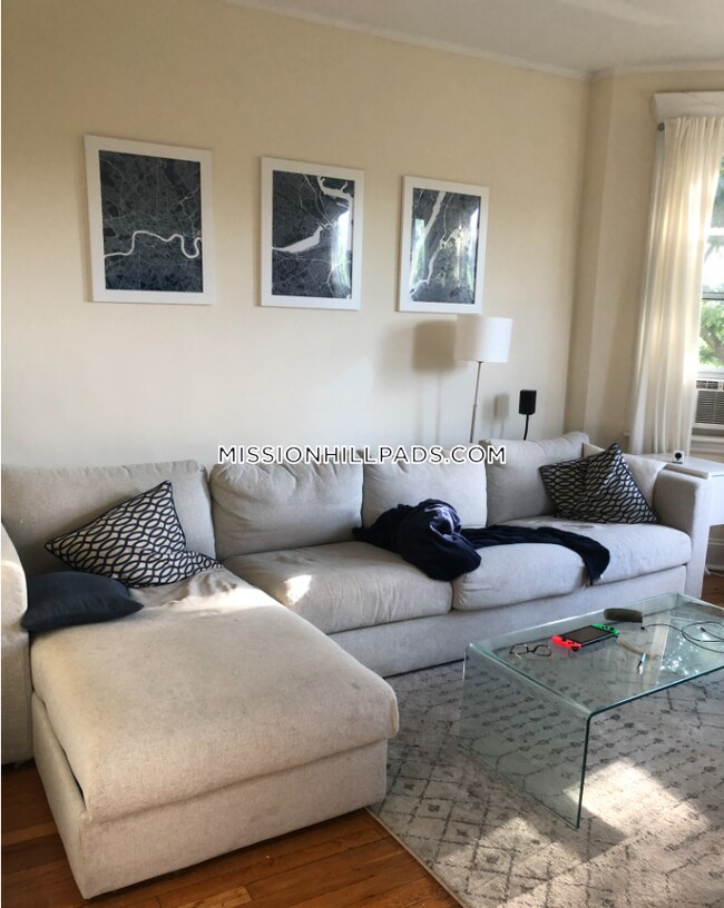 Building Photo - 360 Riverway