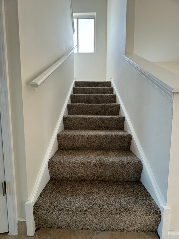 Building Photo - 6 Lansbury Ct