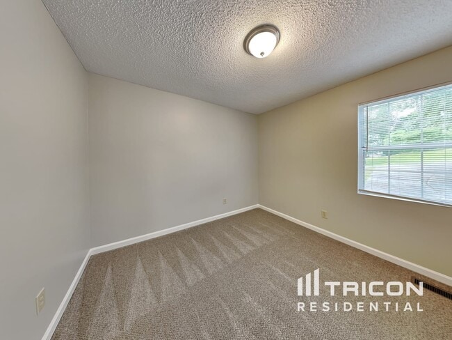 Building Photo - 327 Remington Ln