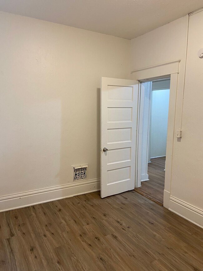 Building Photo - 2300 Montgall