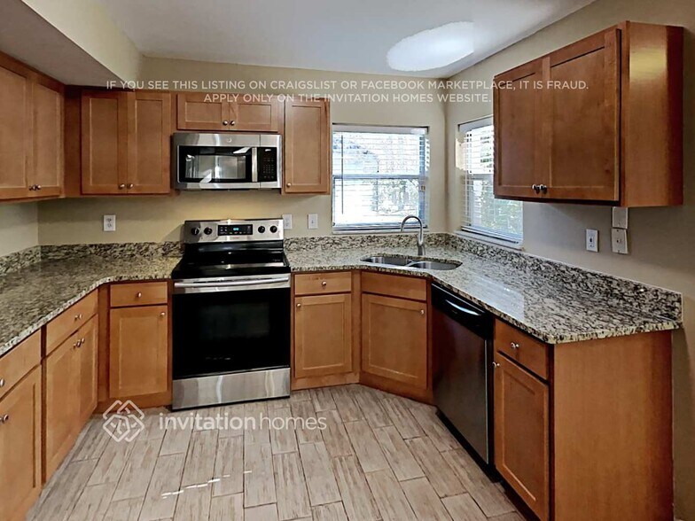 Building Photo - 3242 Centerwood Dr