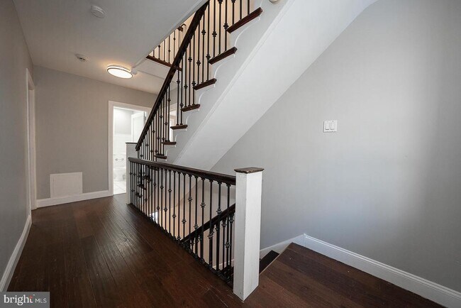 Building Photo - 625 Chelten Hills Dr