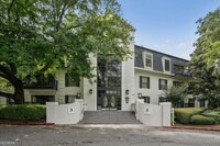 Building Photo - 3106 Pine Heights Dr NE