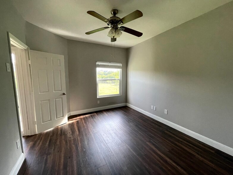 Master bedroom with view of the park - 12166 Metric Blvd