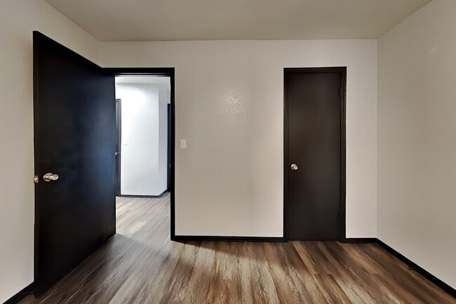 Building Photo - 640 N Markwell Ave