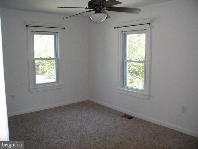 Building Photo - 509 Lincoln Ave