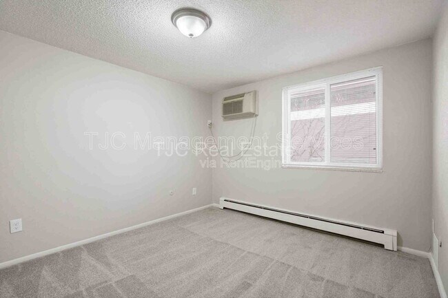 Building Photo - 1138 Corona St