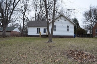 Building Photo - CHARMING DUPLEX HOME FOR LEASE IN WESTLAND!