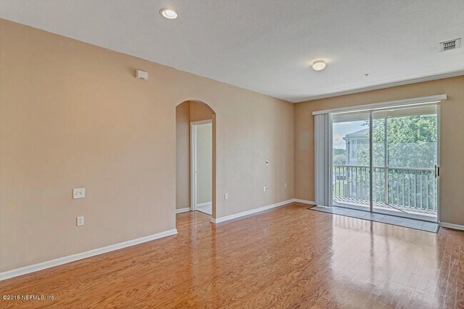 Building Photo - 7990 Baymeadows Cir E