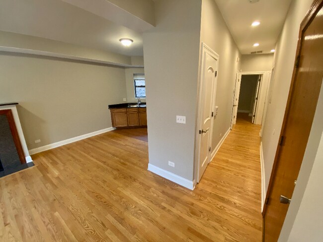 Building Photo - 6557 S Minerva Ave