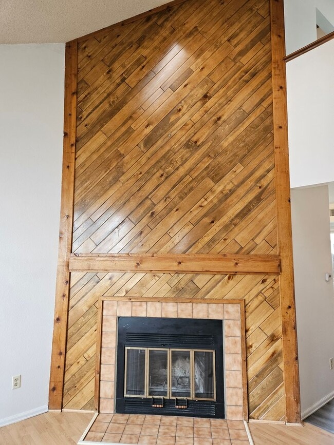 Building Photo - Adorable Loft Style One Bedroom Condo Steps from Buckley AFB