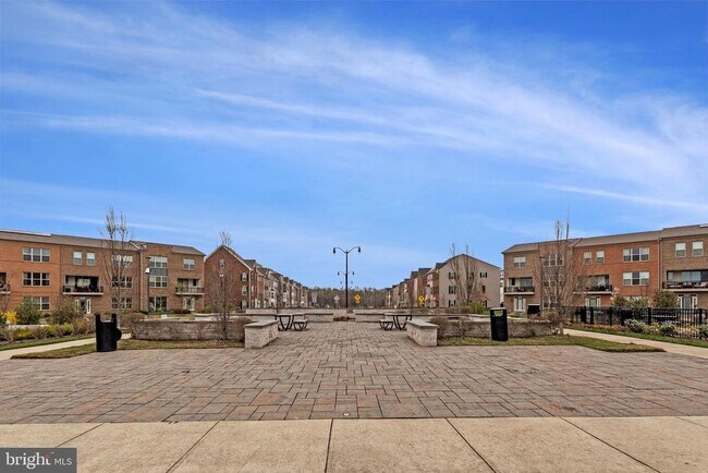 Building Photo - 10910 Presidential Pkwy