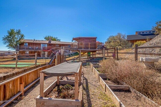 Building Photo - Charming 3-Bedroom Family Home in Orchard Mesa with Incredible Views!!!