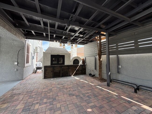 Building Photo - 11548 Valentino Ln
