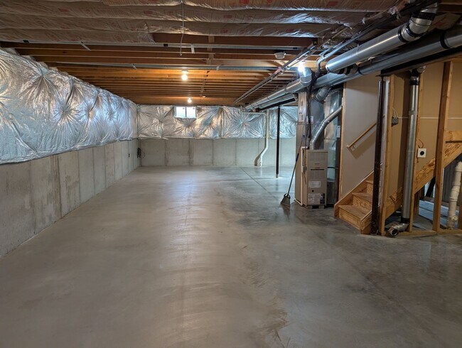 Building Photo - AVAILABLE NOW! 3 Bedroom Ranch with 2 Full...
