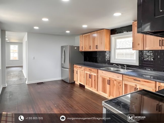 Building Photo - 193 W 8th St