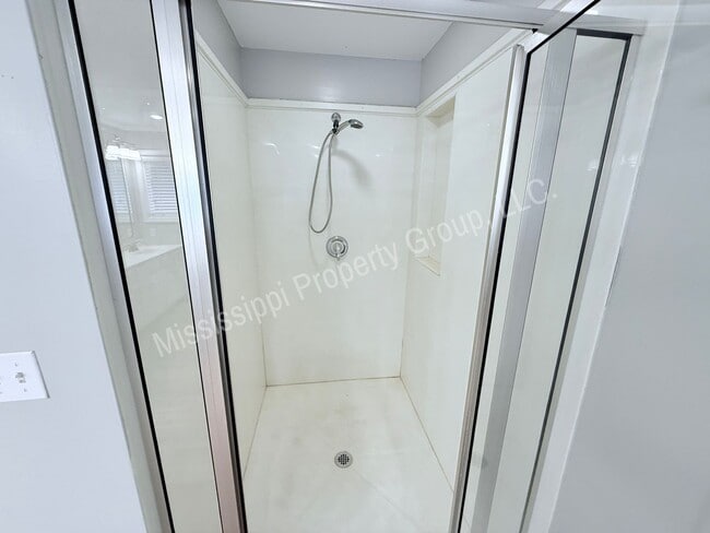 Building Photo - 3BR/3BA For Rent