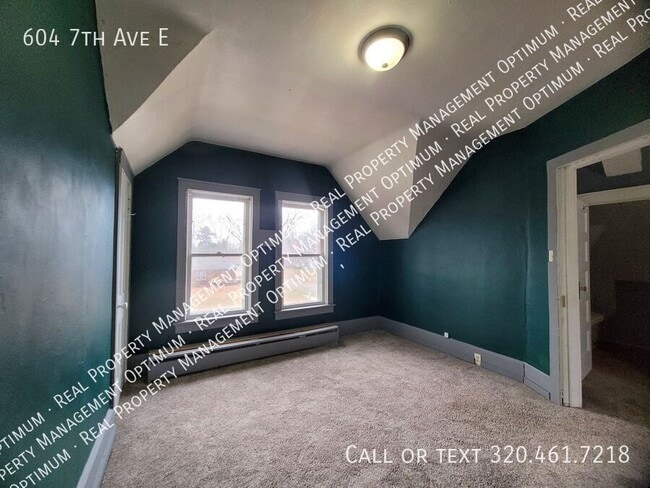 Building Photo - 604 7th Ave E