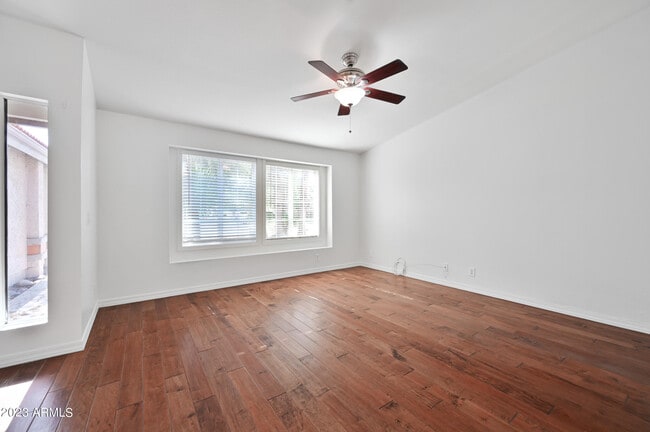 Building Photo - 313 S Ocean Dr