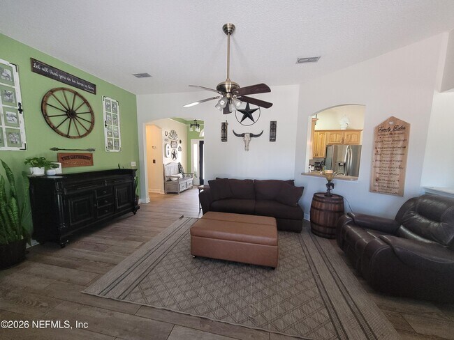 Building Photo - 906 County Rd 217