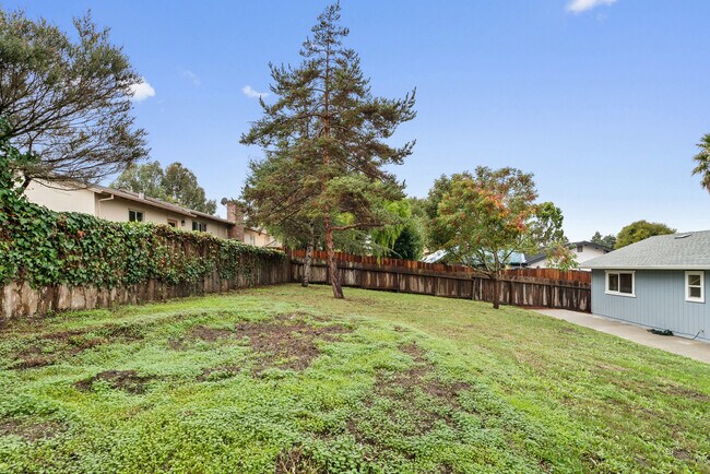 Building Photo - 34 Altamont Dr